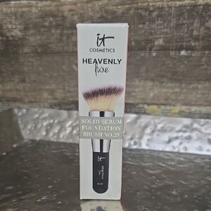 IT Cosmetics Heavenly Luxe Solid Serum Foundation Brush, NWT